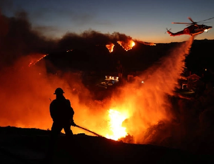 los-angeles-on-fire-at-least-10-are-feared-dead-in-the-festering-climate-catastrophe-that-is-emerging-as-the-most-expensive-ever